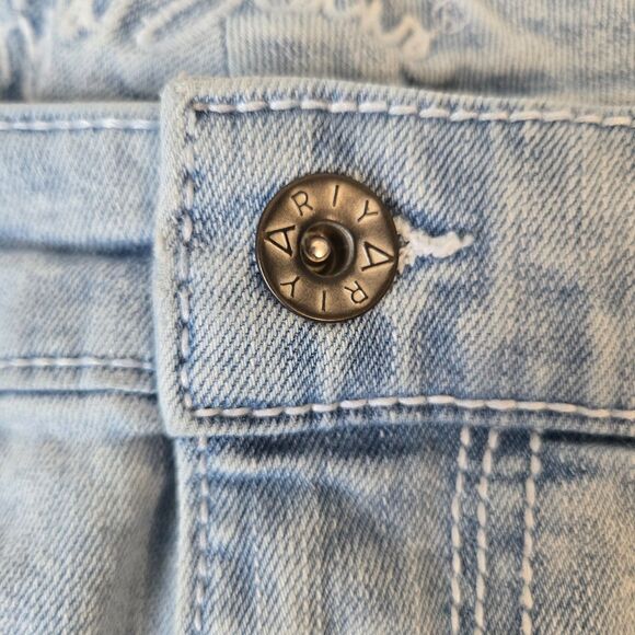 Ariya Jeans Co. Light Wash Denim Shorts Embellished Pockets Size 15/32 - Picture 4 of 13